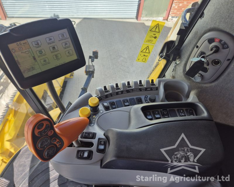 New Holland CR9060 Elevation 4WD Combine