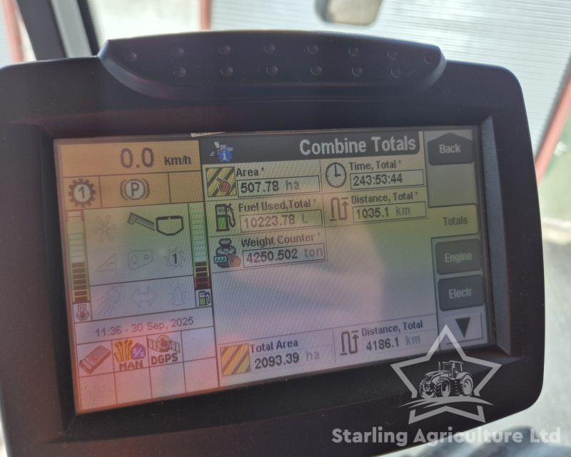 New Holland CR9060 Elevation 4WD Combine