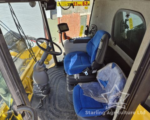 New Holland CR9060 Elevation 4WD Combine