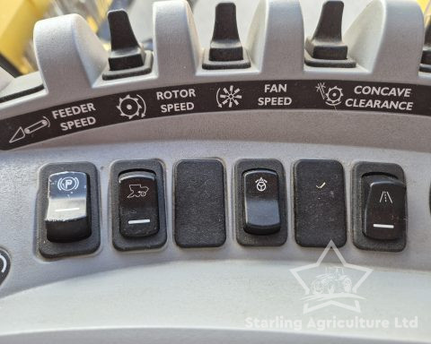 New Holland CR9060 Elevation 4WD Combine