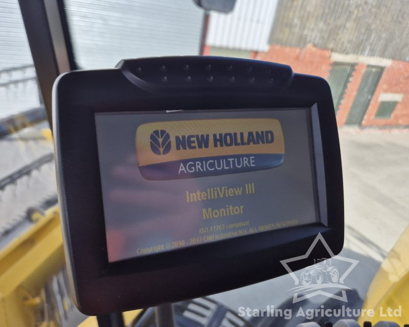 New Holland CR9060 Elevation 4WD Combine