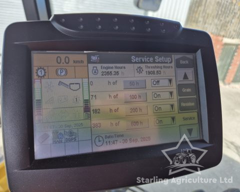 New Holland CR9060 Elevation 4WD Combine