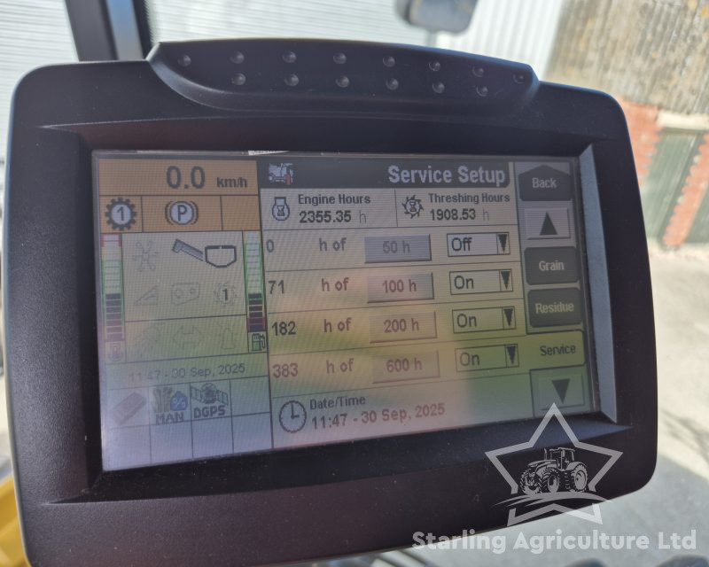 New Holland CR9060 Elevation 4WD Combine