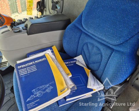 New Holland CR9060 Elevation 4WD Combine