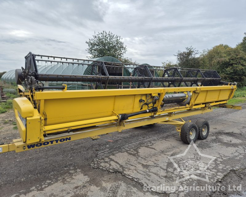 New Holland CR 9080 Combine