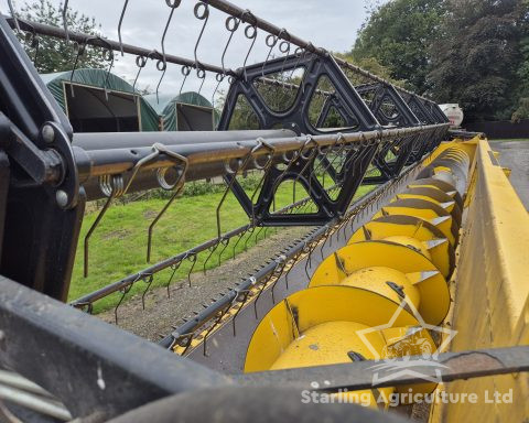 New Holland CR 9080 Combine