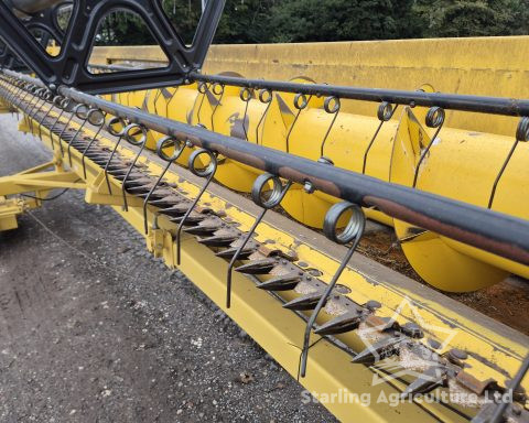 New Holland CR 9080 Combine
