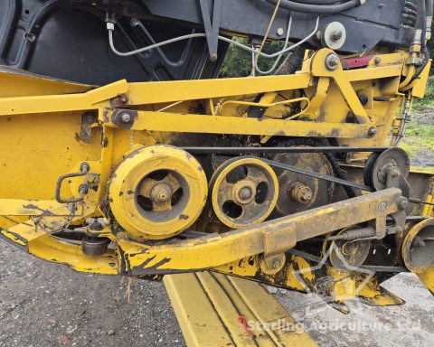 New Holland CR 9080 Combine