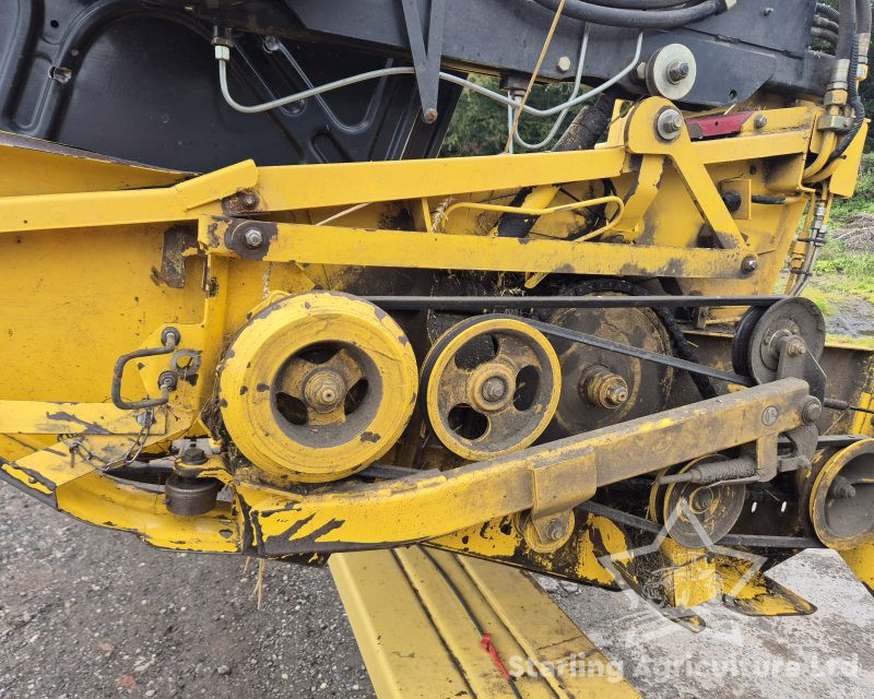 New Holland CR 9080 Combine