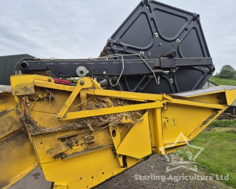 New Holland CR 9080 Combine