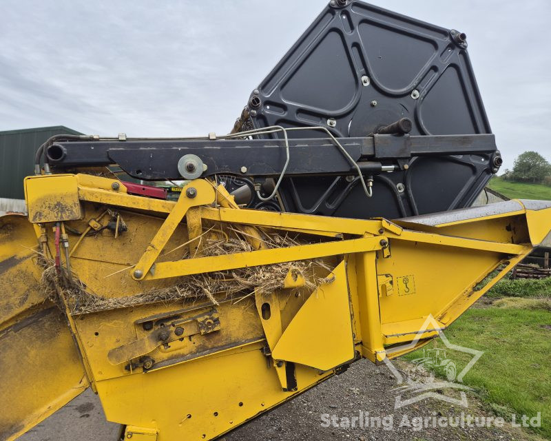 New Holland CR 9080 Combine