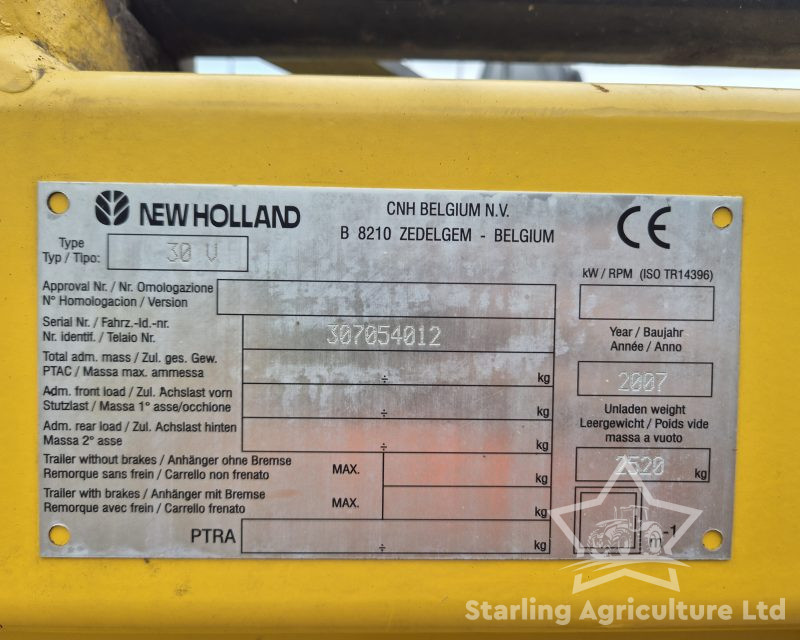 New Holland CR 9080 Combine