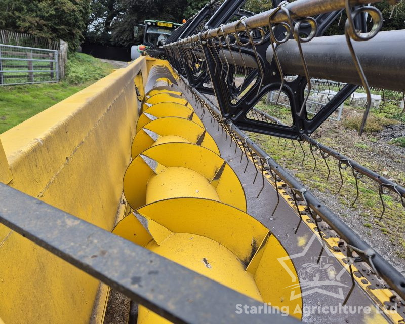 New Holland CR 9080 Combine
