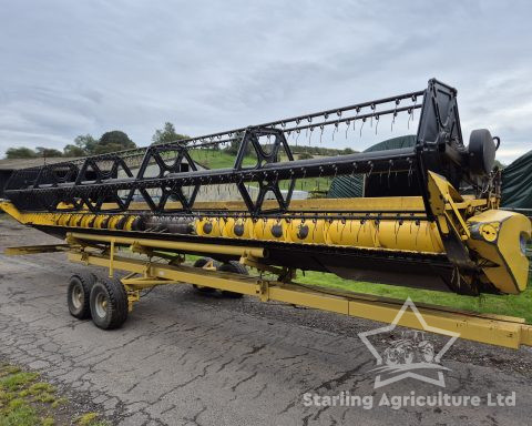 New Holland CR 9080 Combine