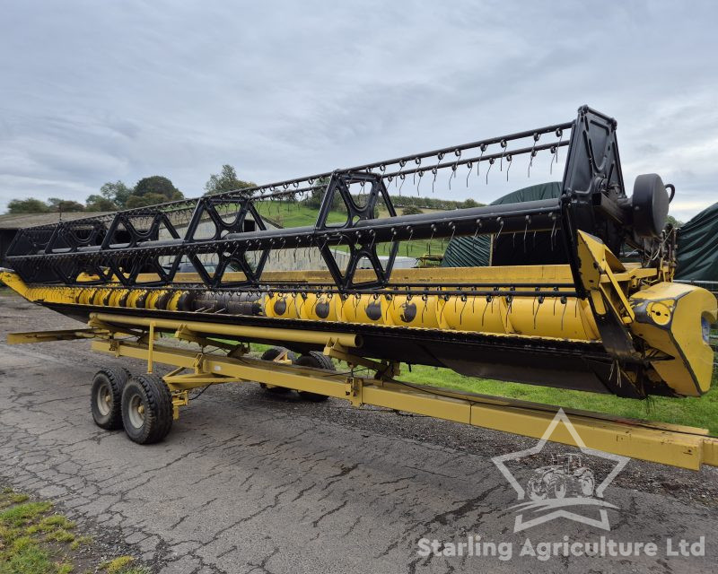 New Holland CR 9080 Combine