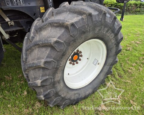 New Holland CR 9080 Combine