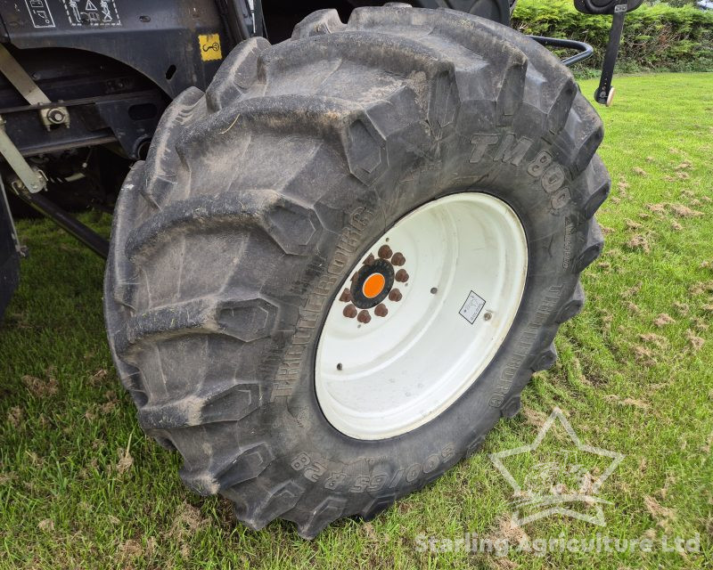 New Holland CR 9080 Combine