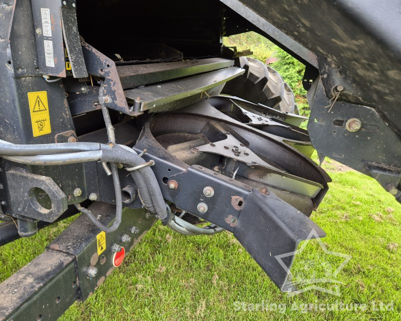 New Holland CR 9080 Combine