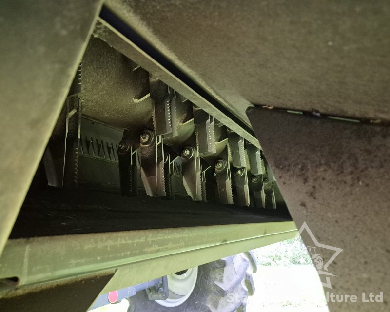 New Holland CR 9080 Combine