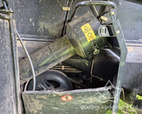 New Holland CR 9080 Combine