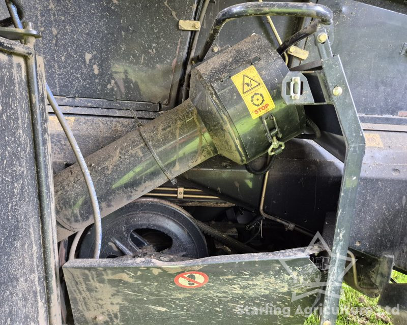 New Holland CR 9080 Combine