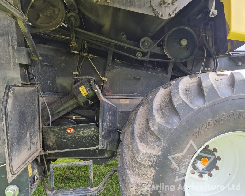 New Holland CR 9080 Combine