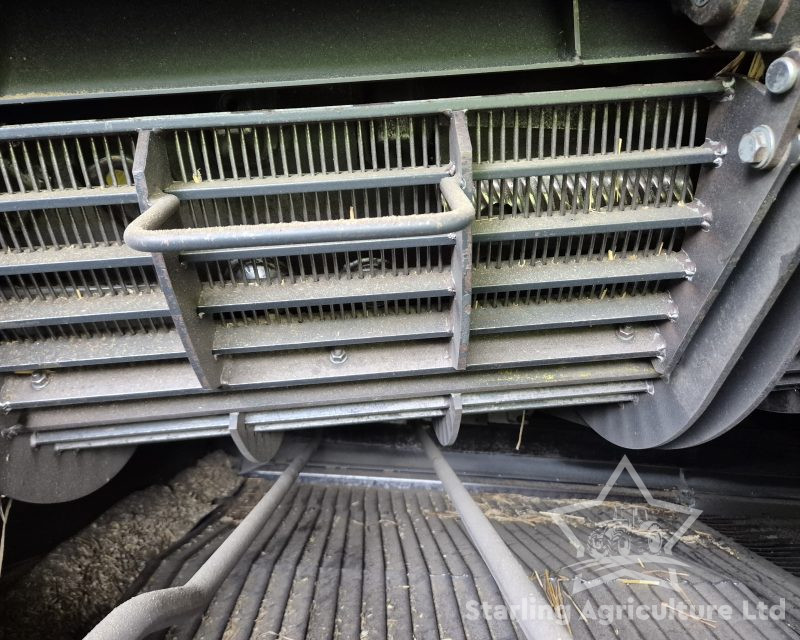 New Holland CR 9080 Combine