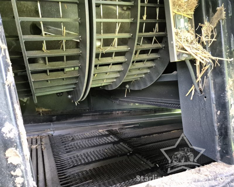 New Holland CR 9080 Combine