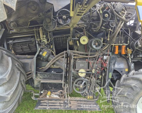 New Holland CR 9080 Combine