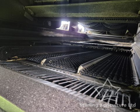 New Holland CR 9080 Combine