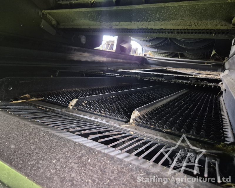 New Holland CR 9080 Combine