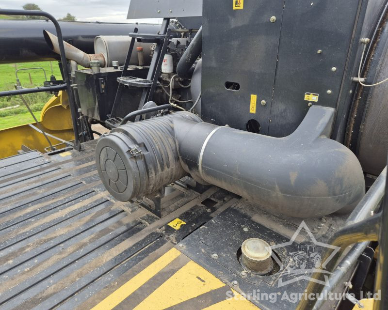New Holland CR 9080 Combine