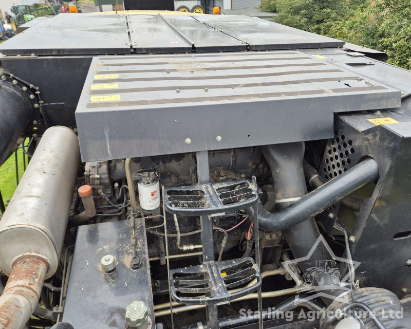 New Holland CR 9080 Combine