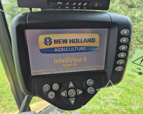 New Holland CR 9080 Combine