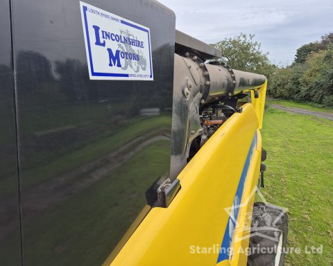 New Holland CR 9080 Combine