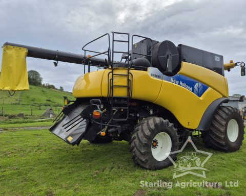 New Holland CR 9080 Combine