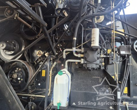 New Holland CX6080 Combine