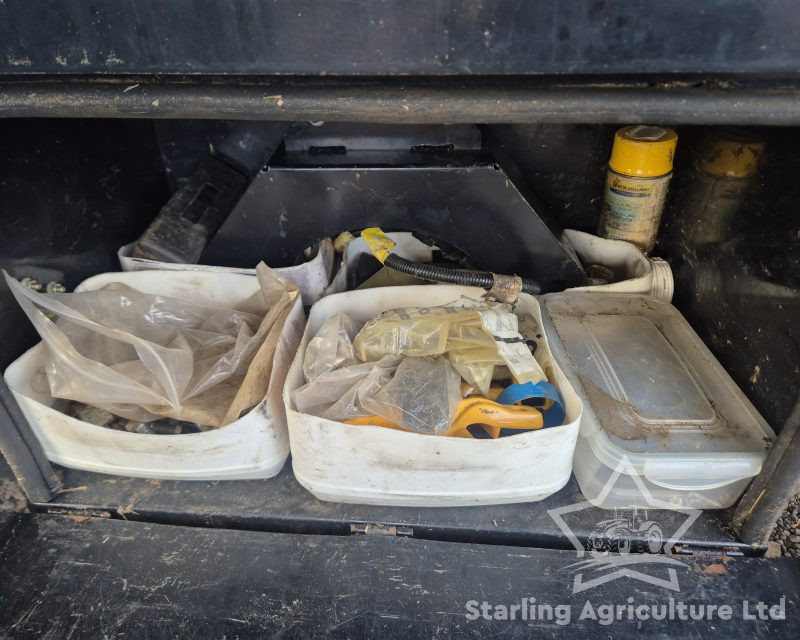 New Holland CX6080 Combine
