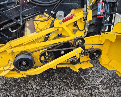 New Holland CX6080 Combine