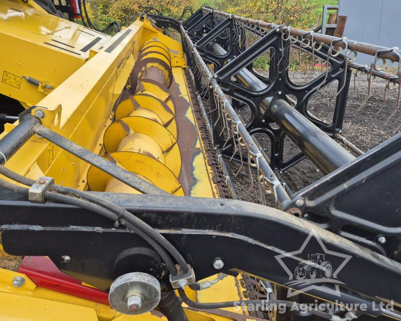 New Holland CX6080 Combine