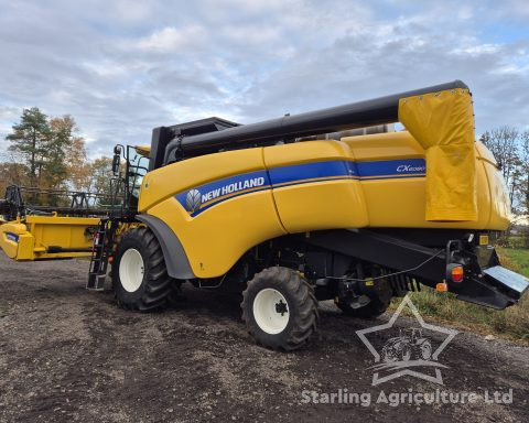 New Holland CX6080 Combine