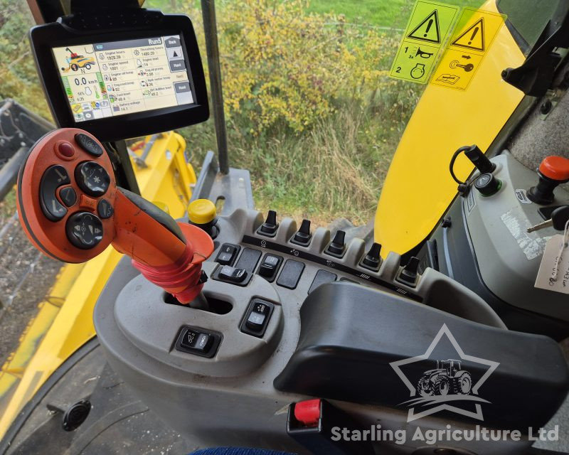 New Holland CX6080 Combine