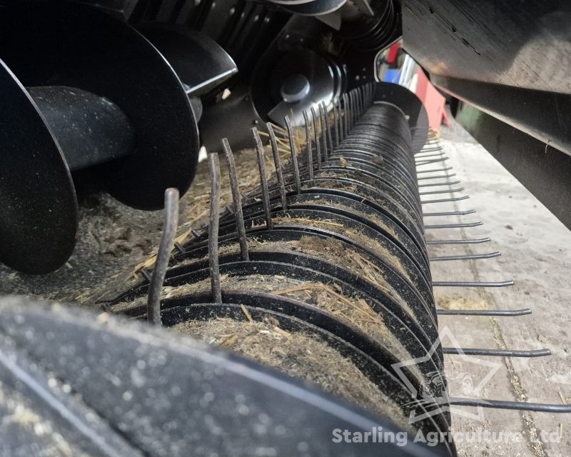 New Holland 870 80×70 Baler