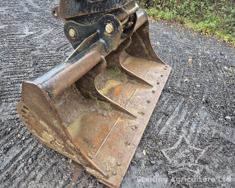 JCB JS131LC+ Excavator