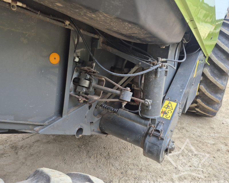 Claas Lexion 440 Combine