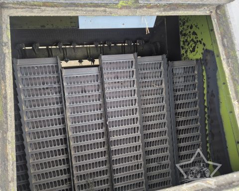 Claas Lexion 440 Combine