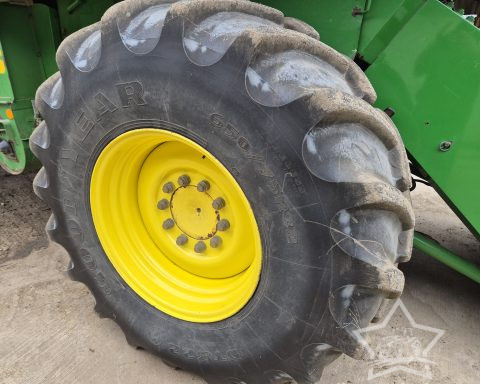 John Deere W540 HillMaster Combine