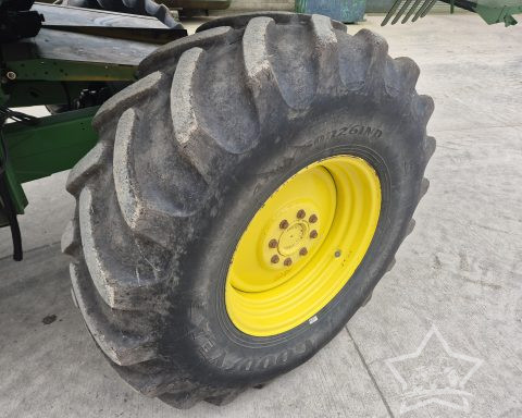 John Deere W540 HillMaster Combine