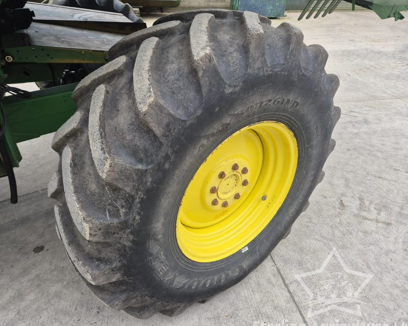 John Deere W540 HillMaster Combine