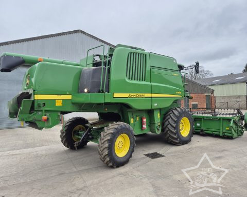 John Deere W540 HillMaster Combine
